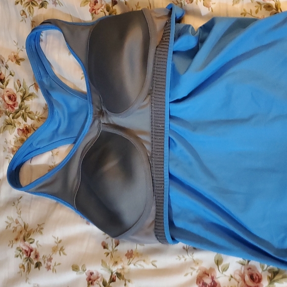 Nike work out top size L - Picture 3 of 3